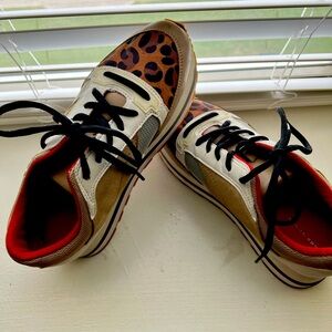 Multi suitable wear.. this can be dressed both up and down